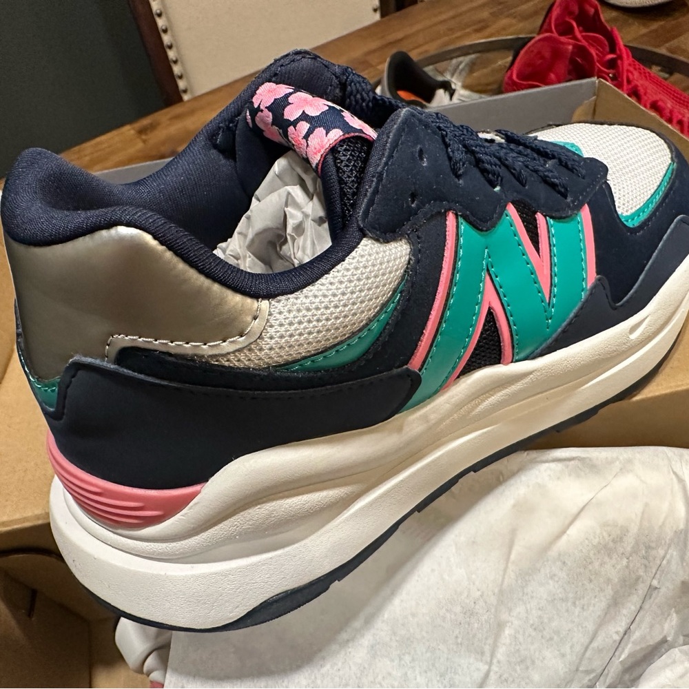 New Balance 5740 Boys size 6y Brand New in Box never used .